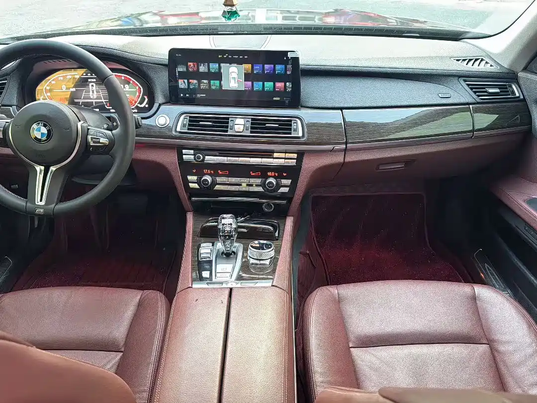BMW 7 Series 2009 Model 740Li Leading Edition фото 6