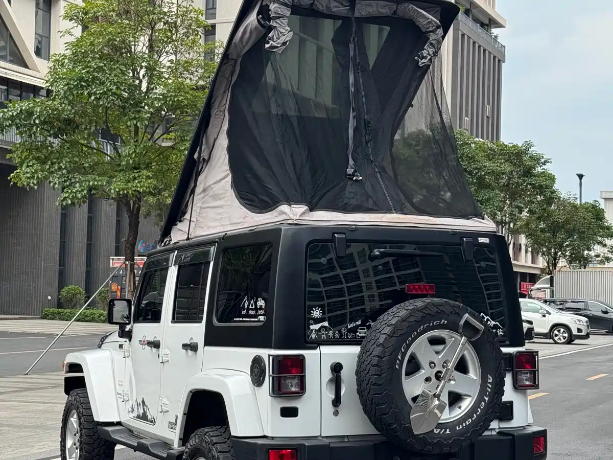 Фото 2 - Jeep Wrangler