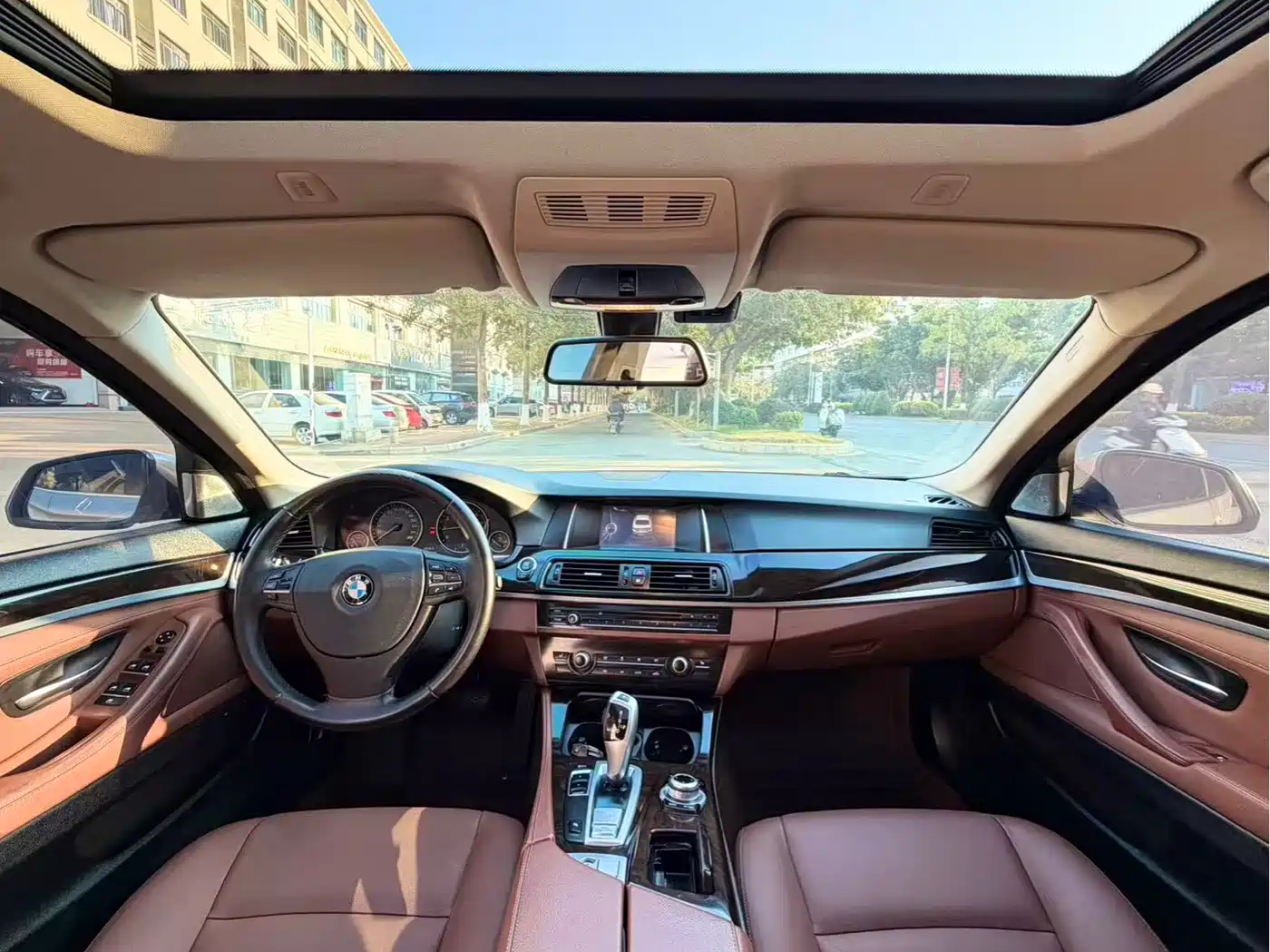 BMW 5 Series 2014 525Li Leading фото 6