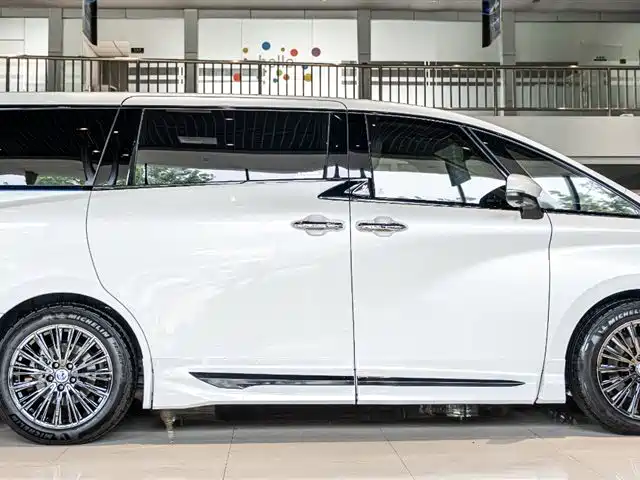 Toyota Alphard 2024 Hybrid 2.5L Ultimate Enjoyment Edition фото 4