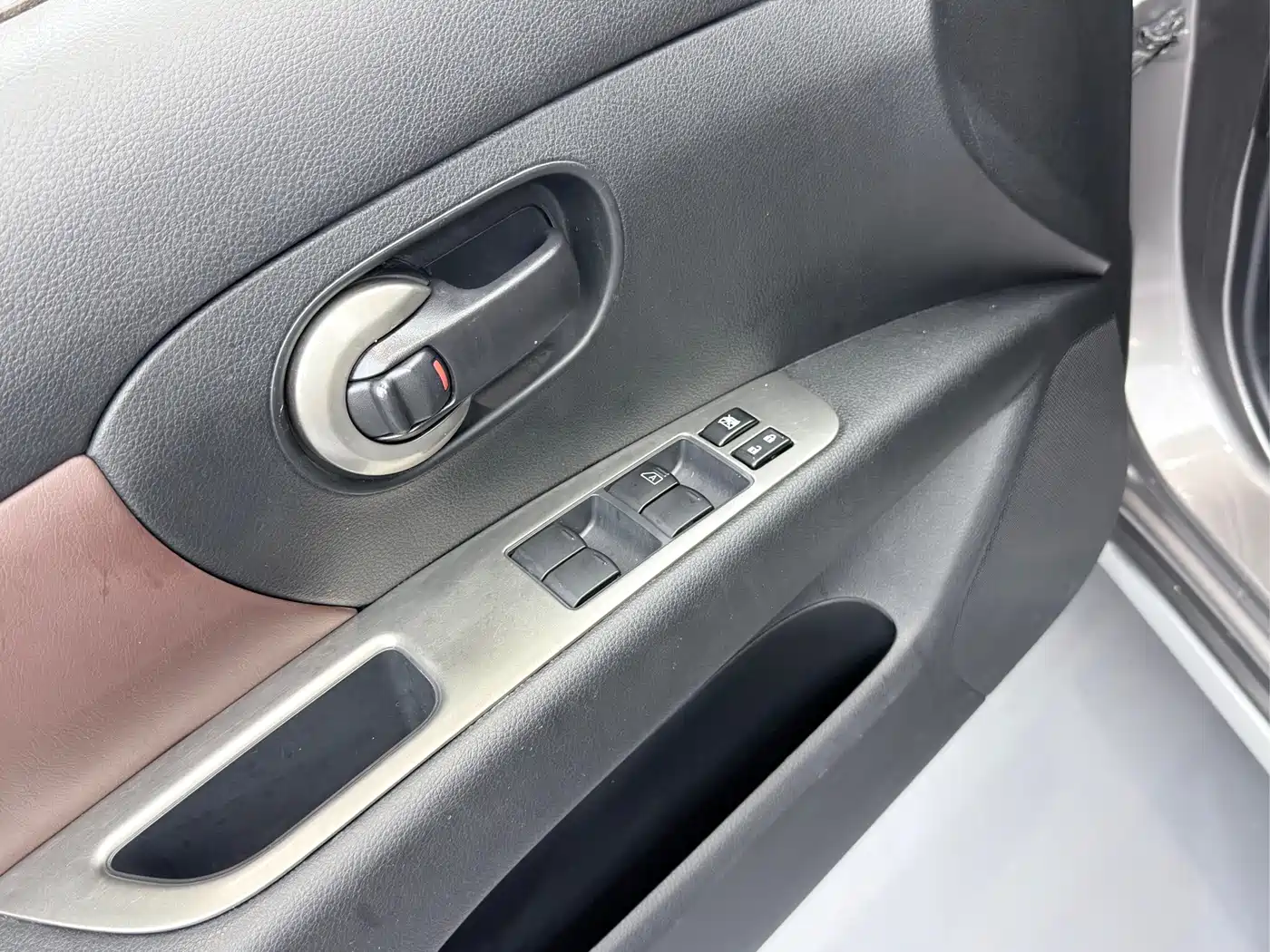 Nissan Livina 2015 2015 Vigorous 1.6XV CVT Luxury Edition