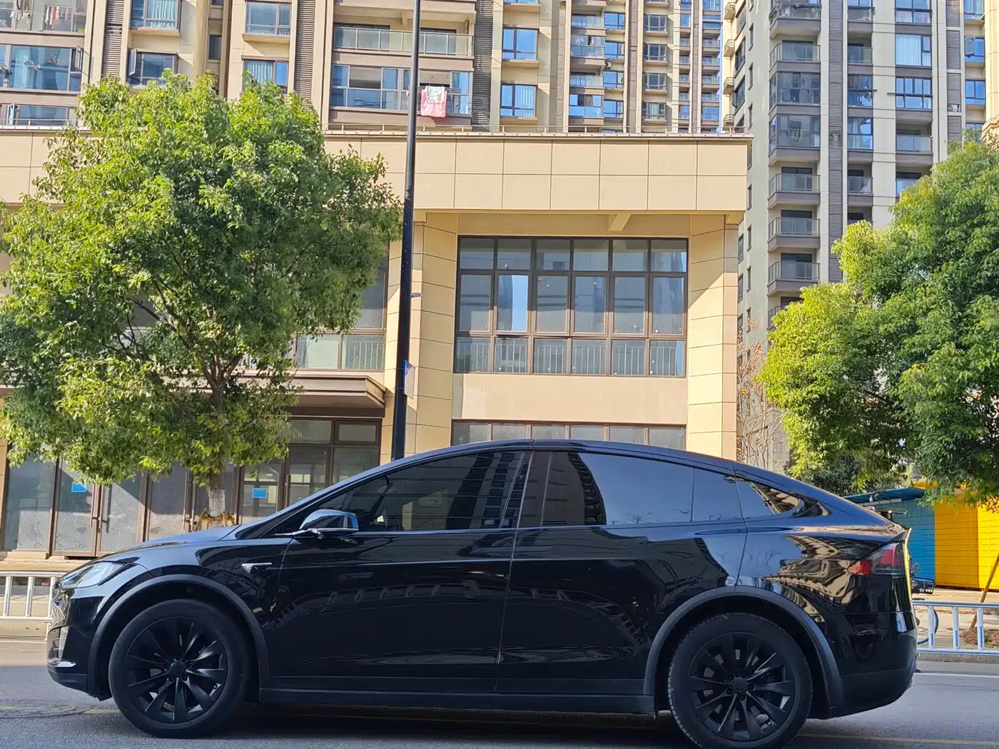 TESLA MODEL X