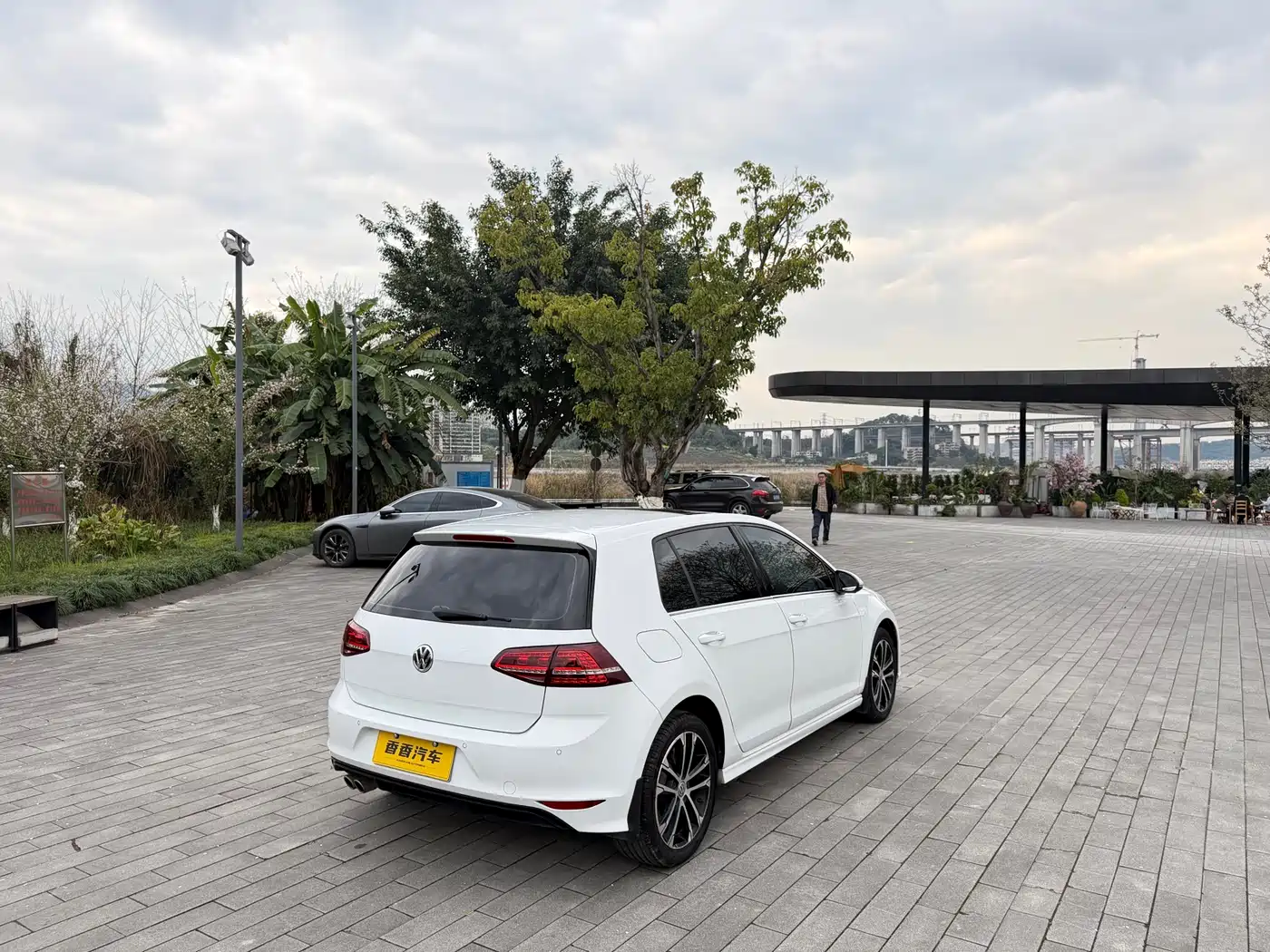Volkswagen Golf 2017 280TSI Auto R-Line Millionth Anniversary Edition фото 6