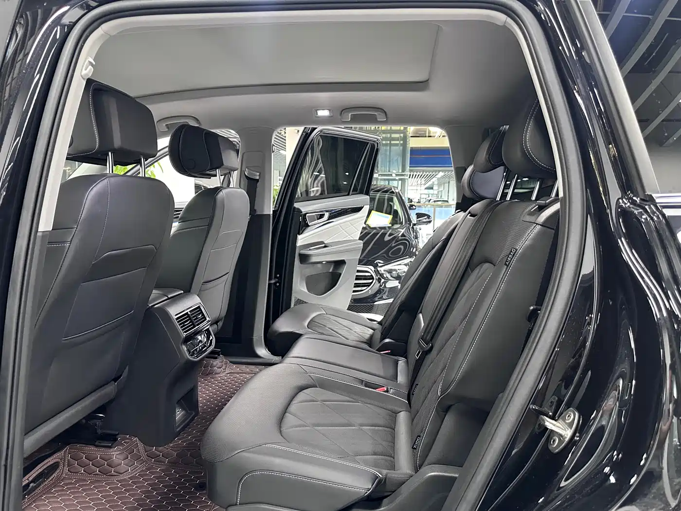 Volkswagen Teramont 2024 380TSI 4WD Prestige Luxury Edition фото 9