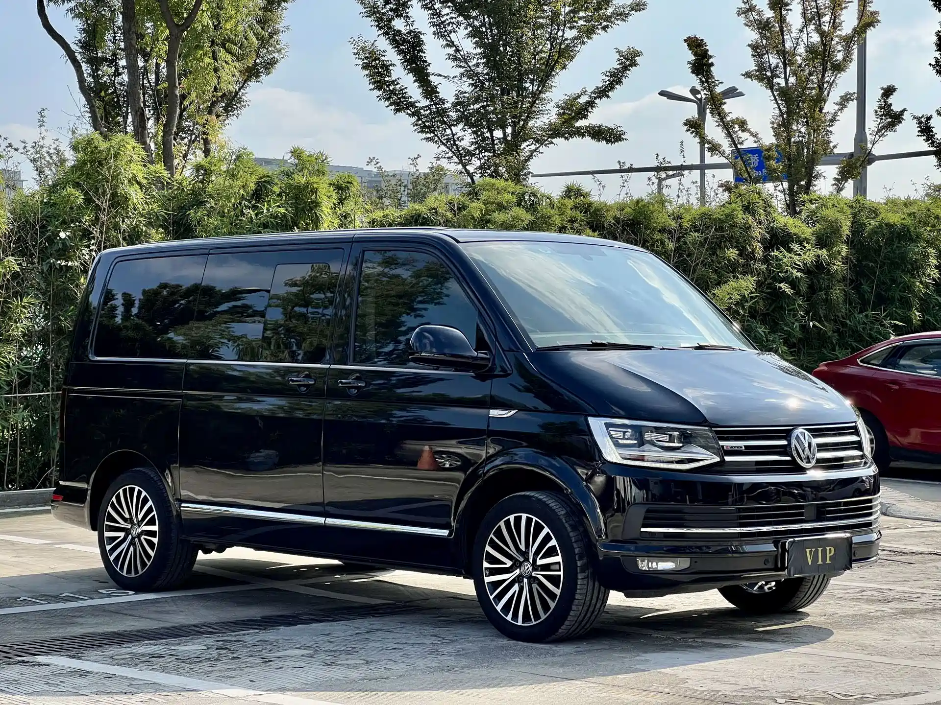 Фото 3 - Volkswagen Multivan