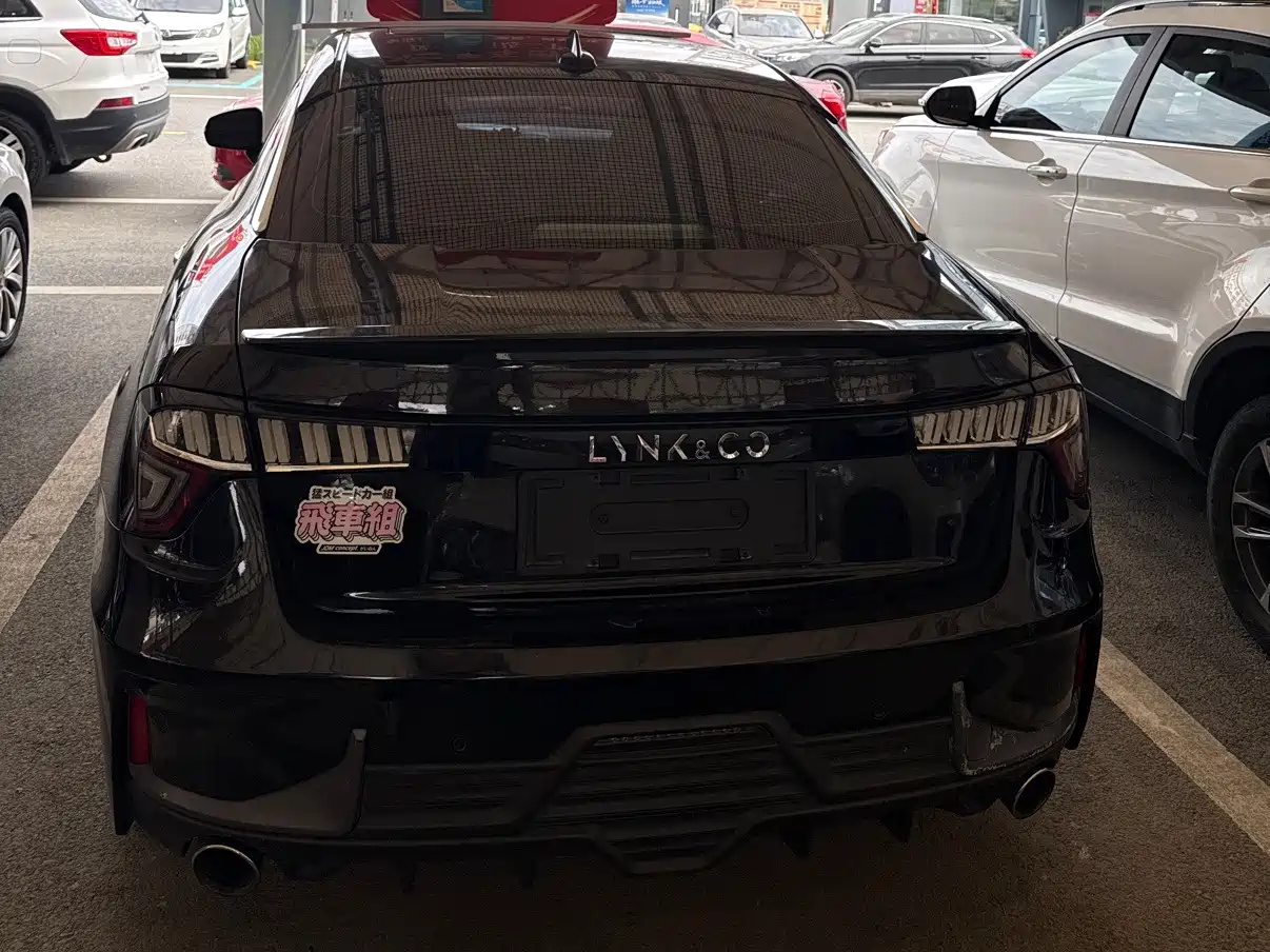 Фото 4 - Lynk & Co 03