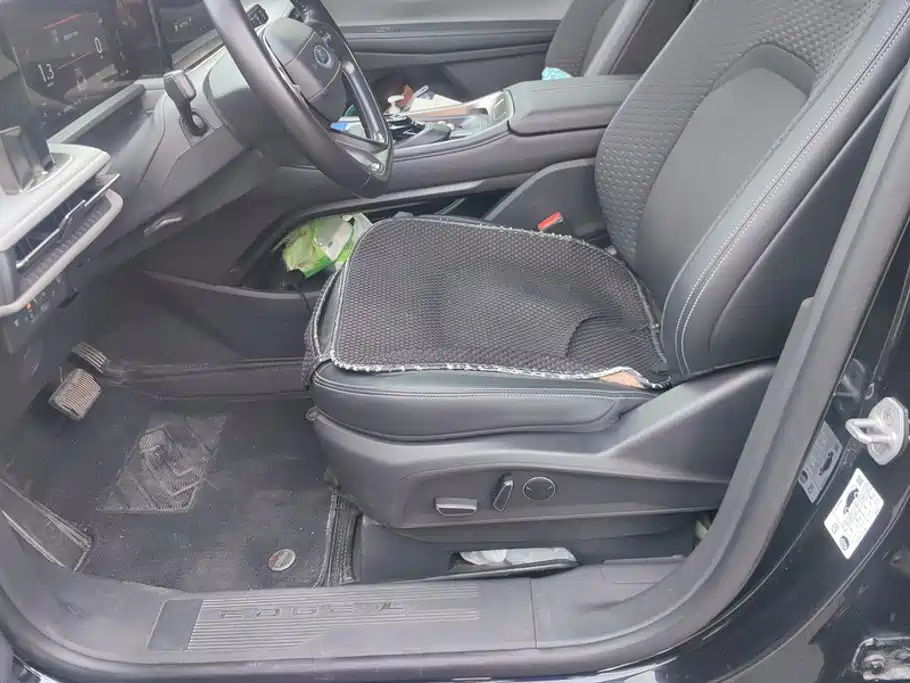 Photo 9 - Ford Edge