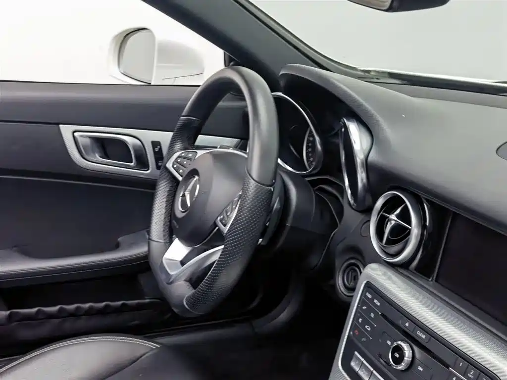 Mercedes-Benz SLC 2018 SLC 260 Dynamic фото 22