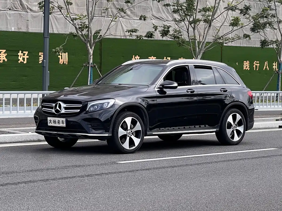 Фото 1 - Mercedes-Benz GLC