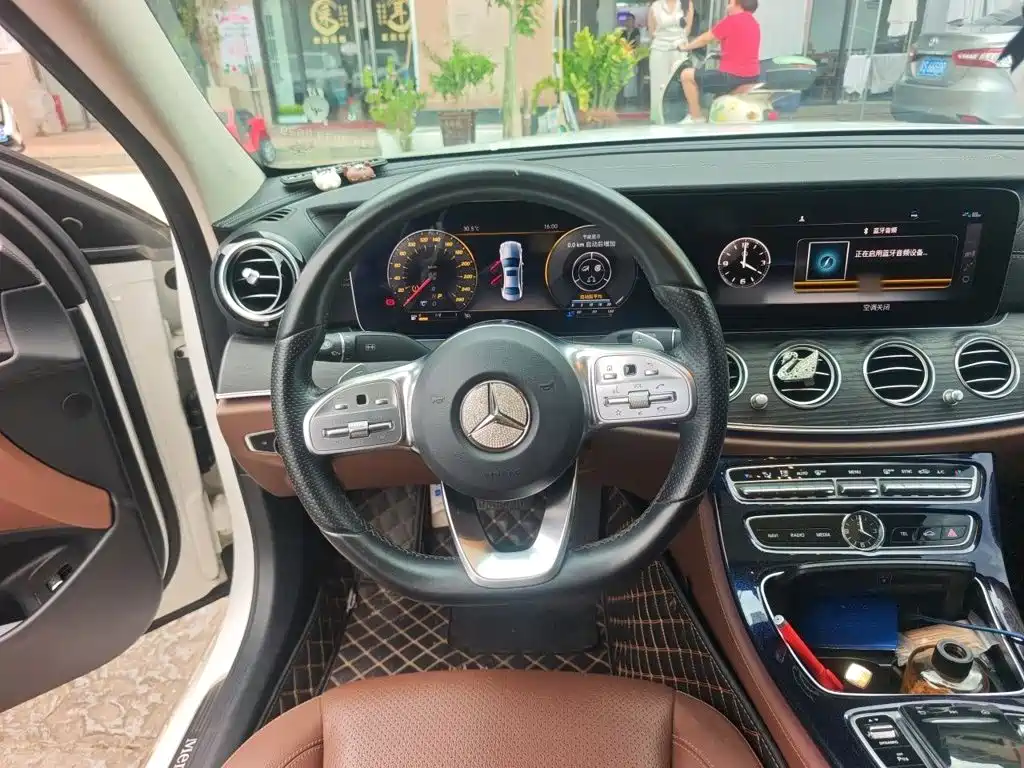 صورة 11 - Mercedes-Benz E-Class