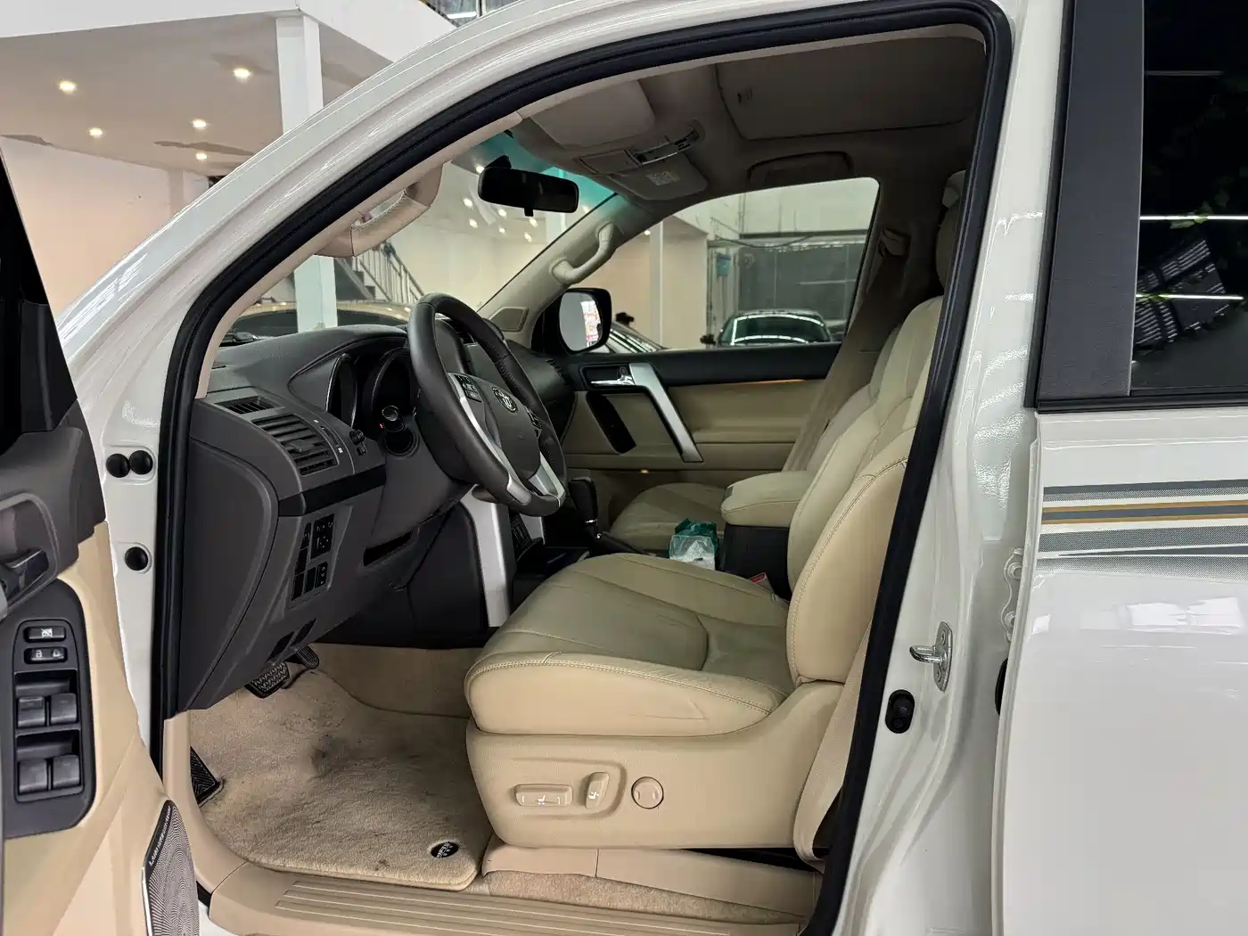 Toyota Prado 2010 4.0L Automatic TX-L фото 7