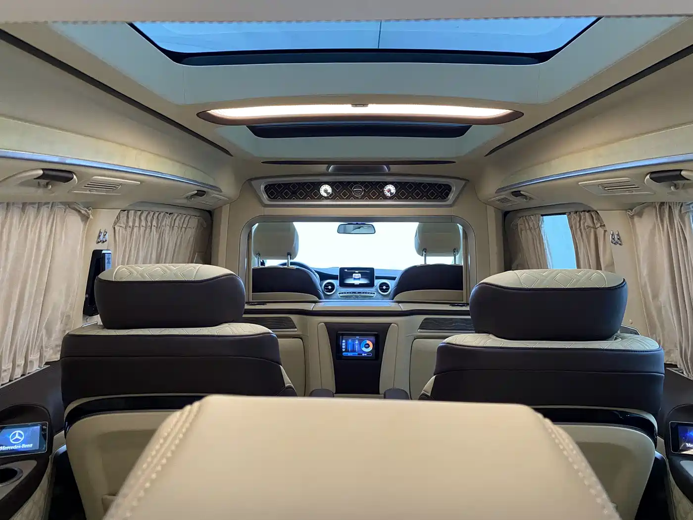 Mercedes-Benz V-Class 2018 V 260 L Premium Long Wheelbase Edition China VI фото 10