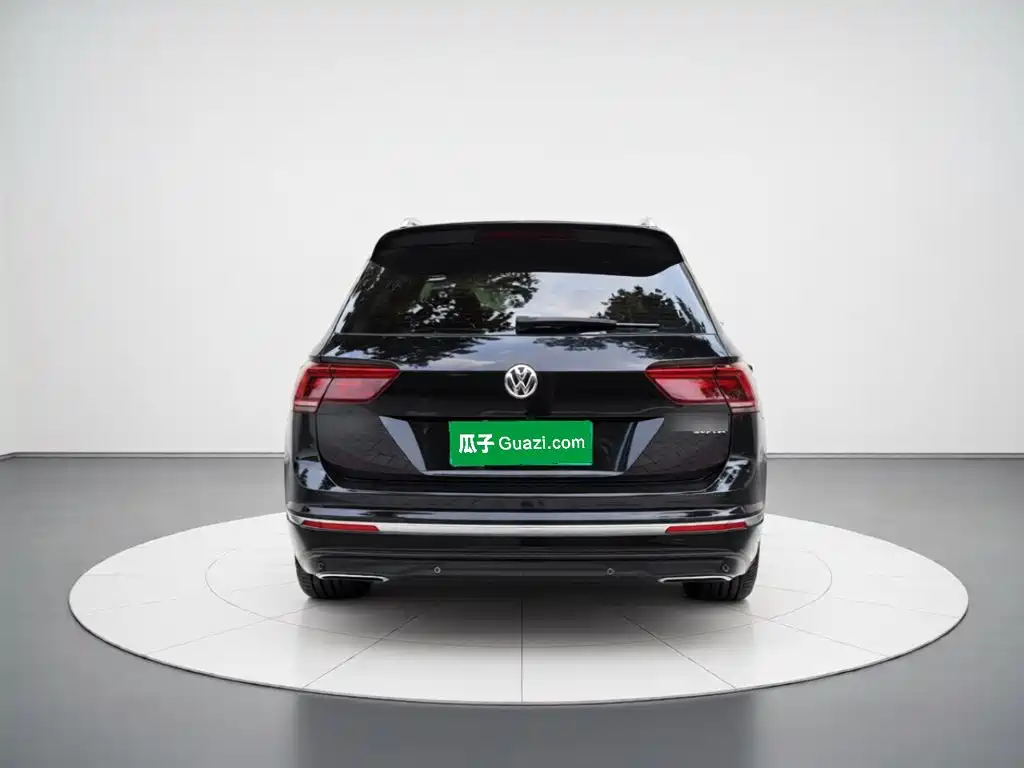 Photo 3 - Volkswagen Tiguan L