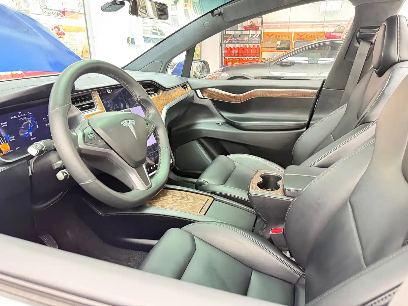 TESLA MODEL X