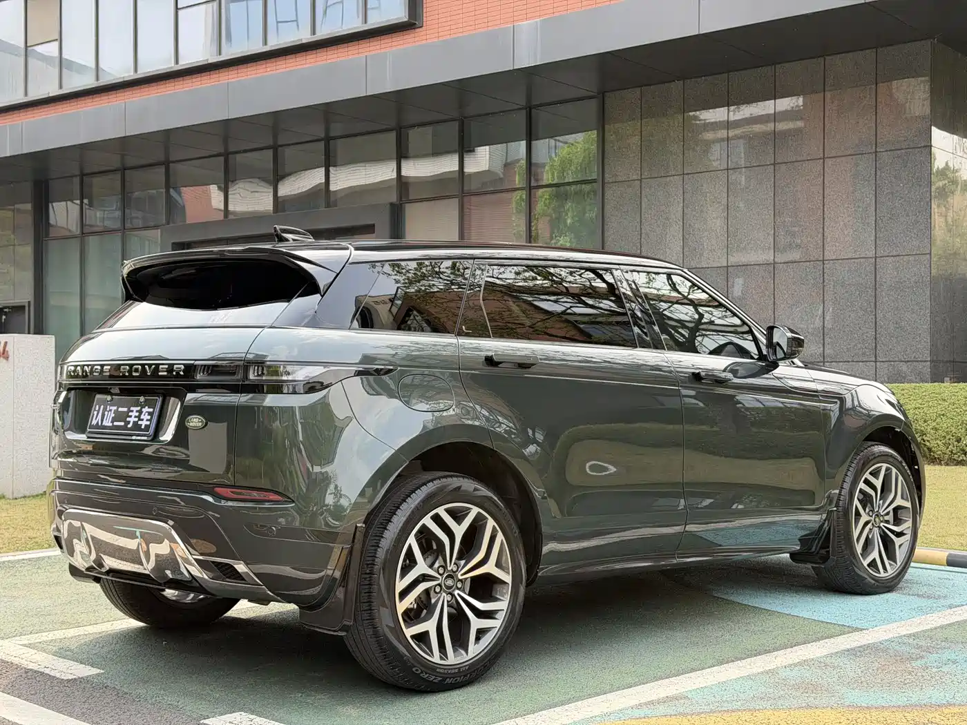 Land Rover Range Rover Evoque 2021 Range Rover Evoque L 249PS R-Dynamic First Edition Launch Edition фото 10