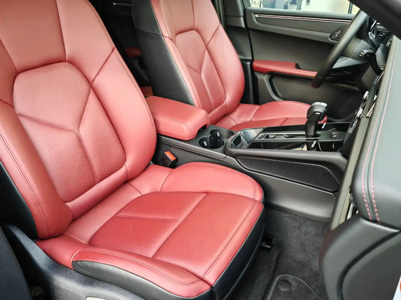 Porsche Macan 2024 Macan 2.0T фото 9