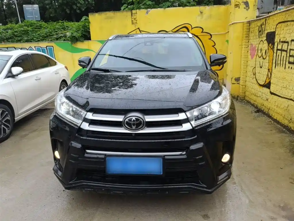 TOYOTA HIGHLANDER