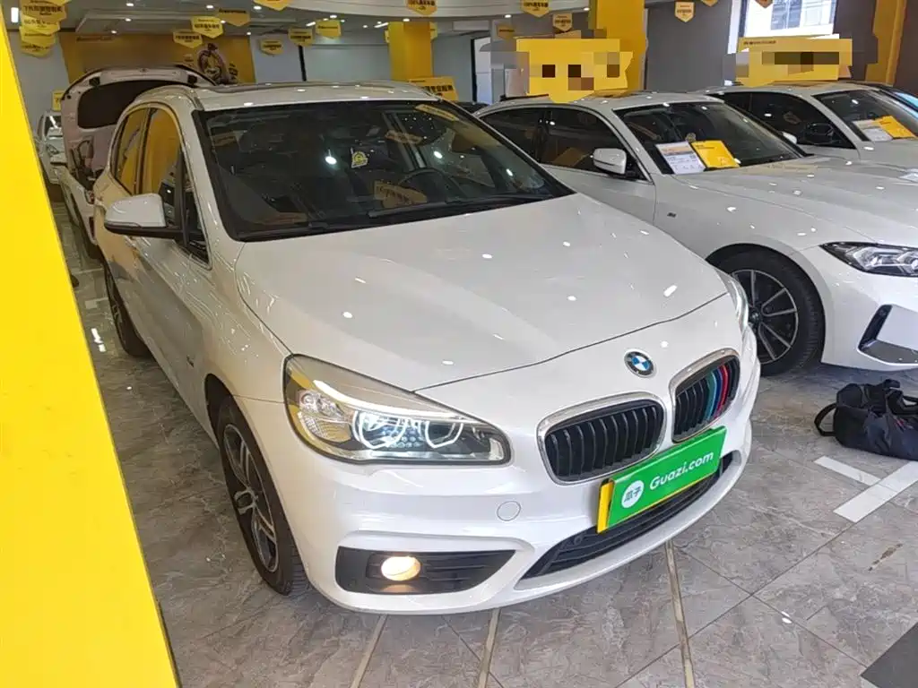 BMW 2 Series Touring 2016 218i Sport Design Package фото 22