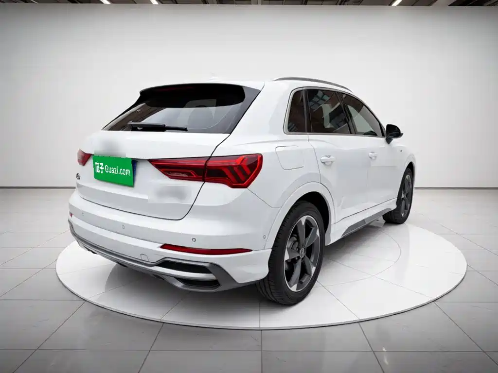 Фото 4 - Audi Q3