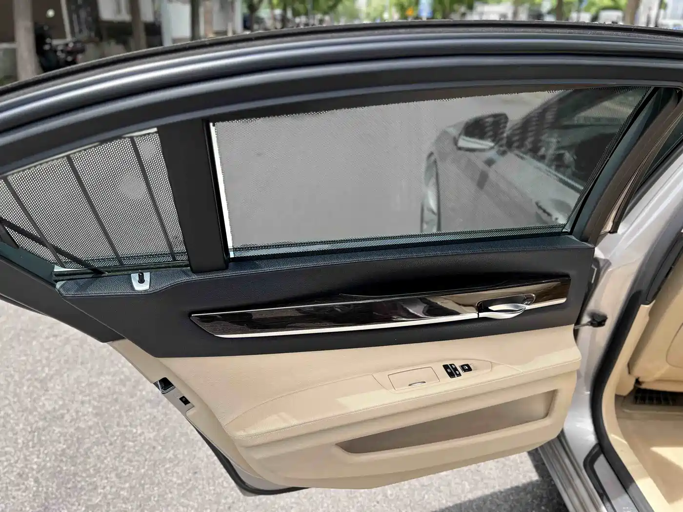 BMW 7 Series 2009 Model 740Li Leading Edition фото 9