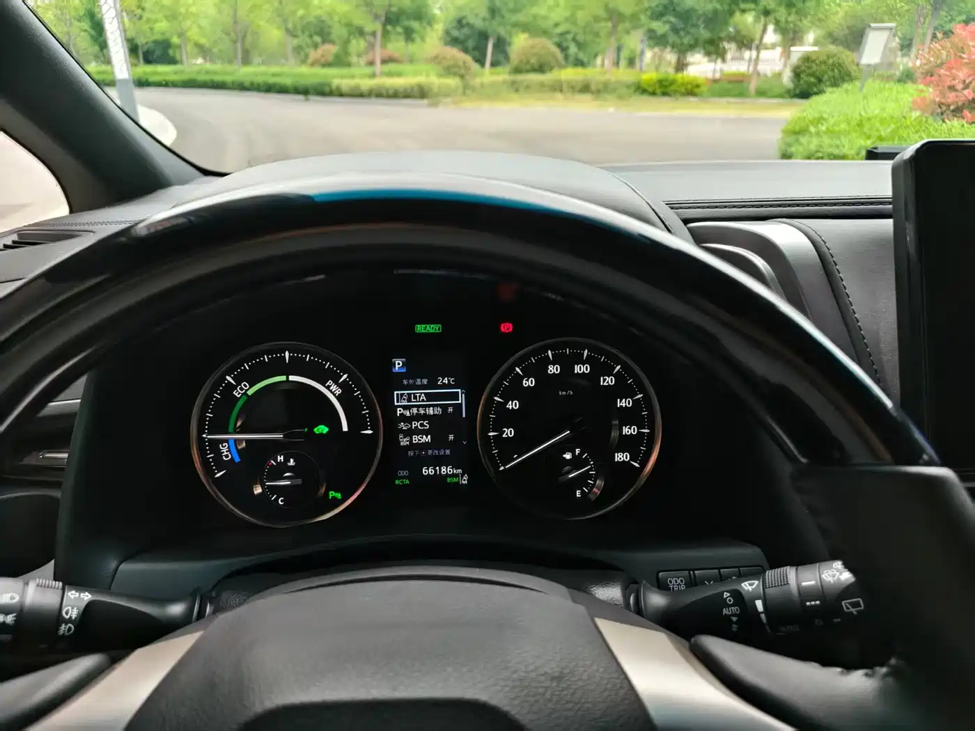 Toyota Vellfire 2019 Hybrid 2.5L HV Premium Edition фото 8
