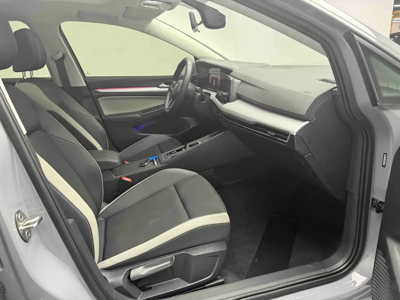 Volkswagen Golf 2023 Facelift 280TSI DSG Pro фото 3