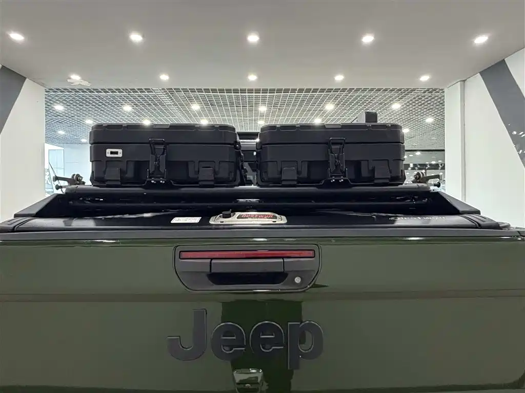 Фото 18 - Jeep Gladiator
