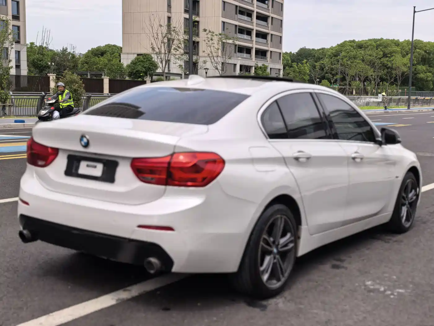 BMW 1 Series 2018 118i Sport Edition фото 7