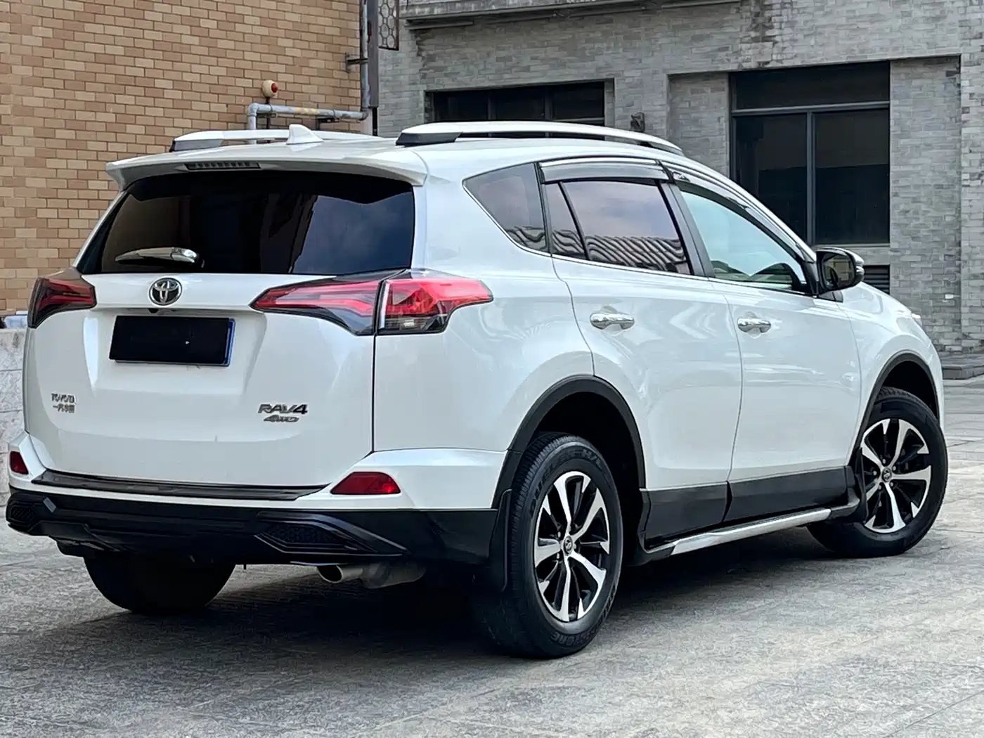 Toyota RAV4 Rongfang 2016 2.0L CVT 2WD Trend (China V) фото 4