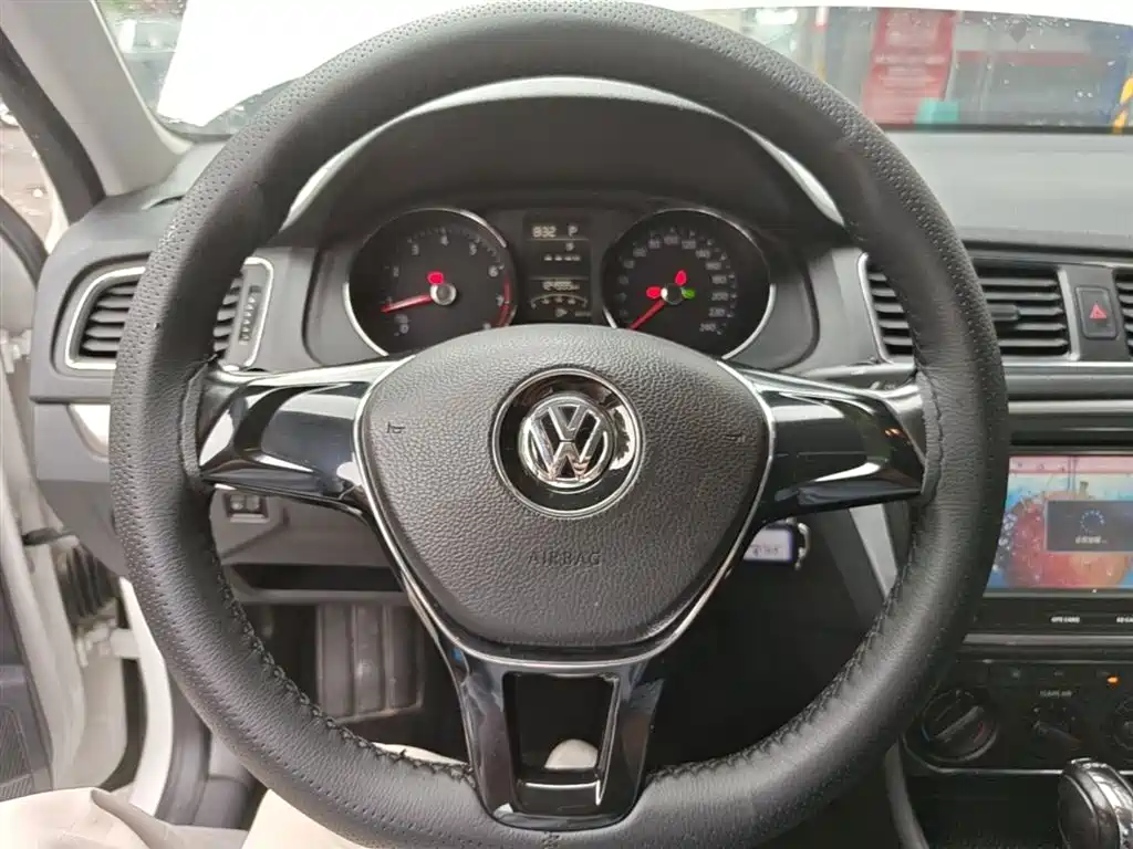 Volkswagen Lavida 2015 230TSI DSG Comfort Edition фото 11