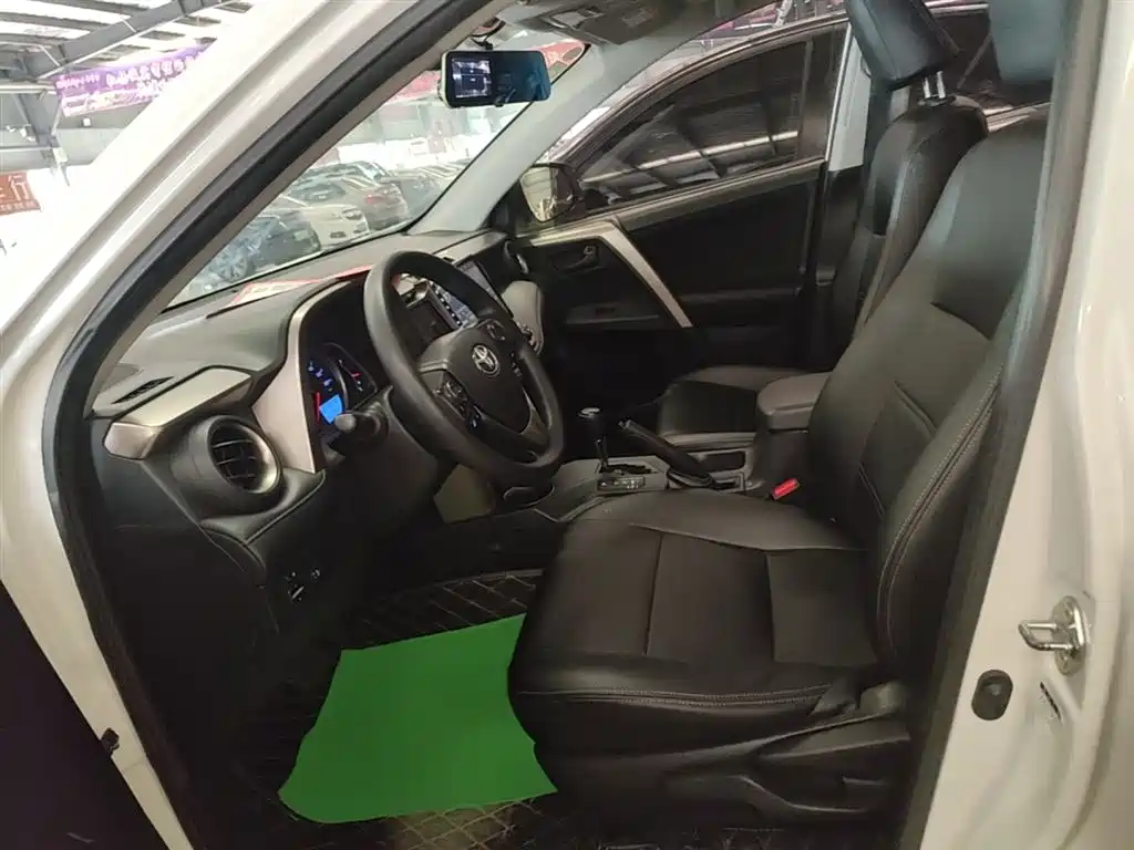 Toyota RAV4 Rongfang 2015 2.0L CVT 2WD Trend Edition фото 11