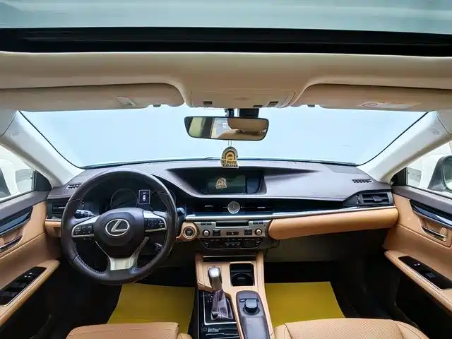 Lexus ES 2015 200 Elite Edition фото 9