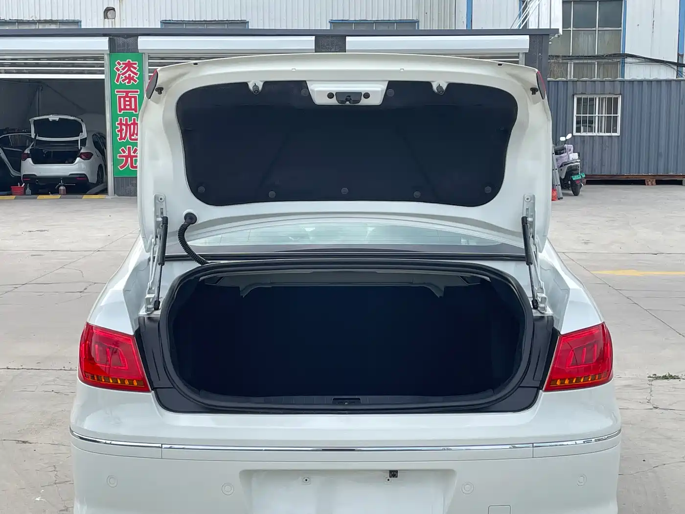 Peugeot 408 2013 2.0L Automatic Comfort Edition фото 11