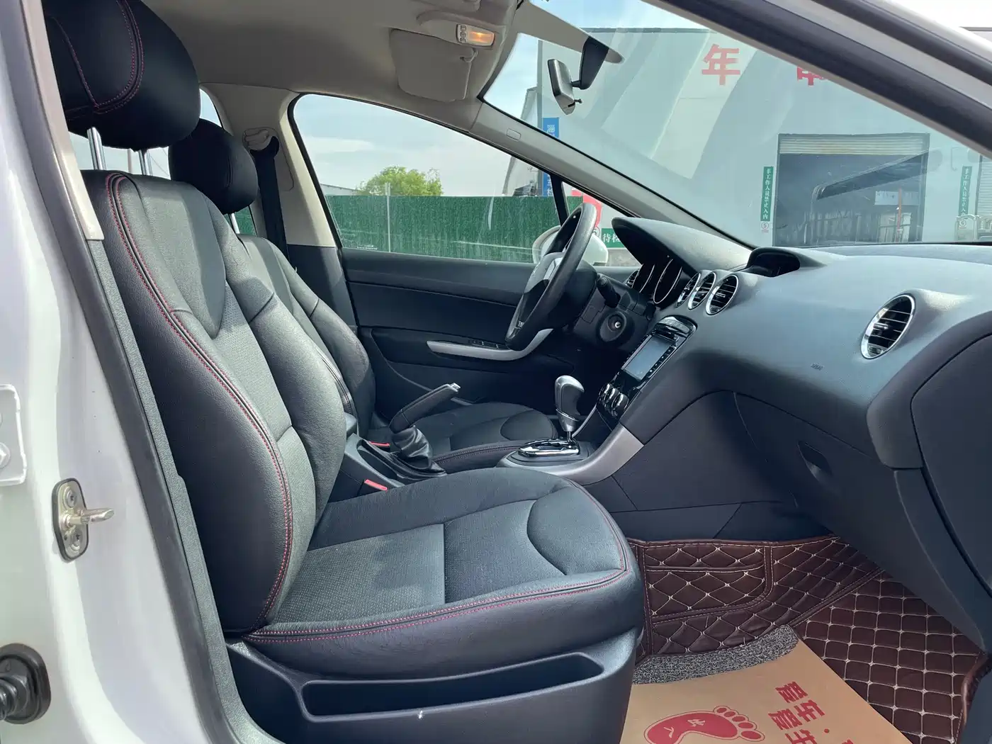 Peugeot 408 2013 2.0L Automatic Comfort Edition фото 19