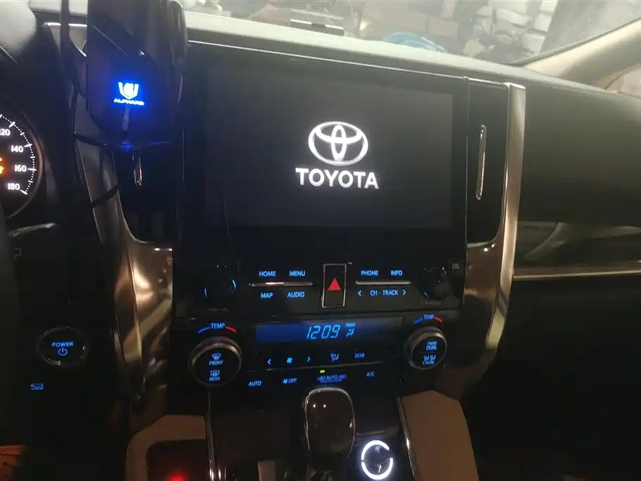 Toyota Alphard 2021 Hybrid 2.5L Ultimate фото 12