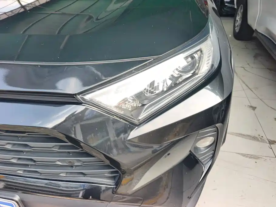 Фото 5 - Toyota RAV4