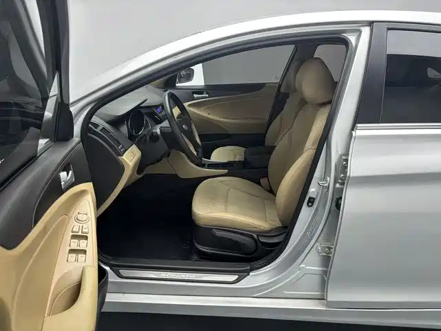 Hyundai Sonata 2011 2.0L Automatic Fashion фото 11