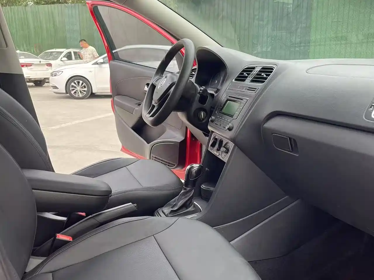 Volkswagen Polo 2014 1.6L Automatic Comfort Edition фото 8