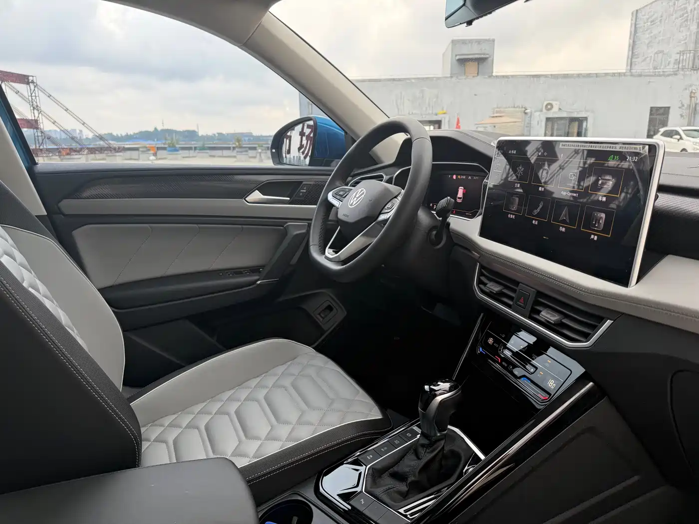 Volkswagen Tayron GTE Plug-in Hybrid 2023 280TSI Luxury Plus Advanced Edition фото 23