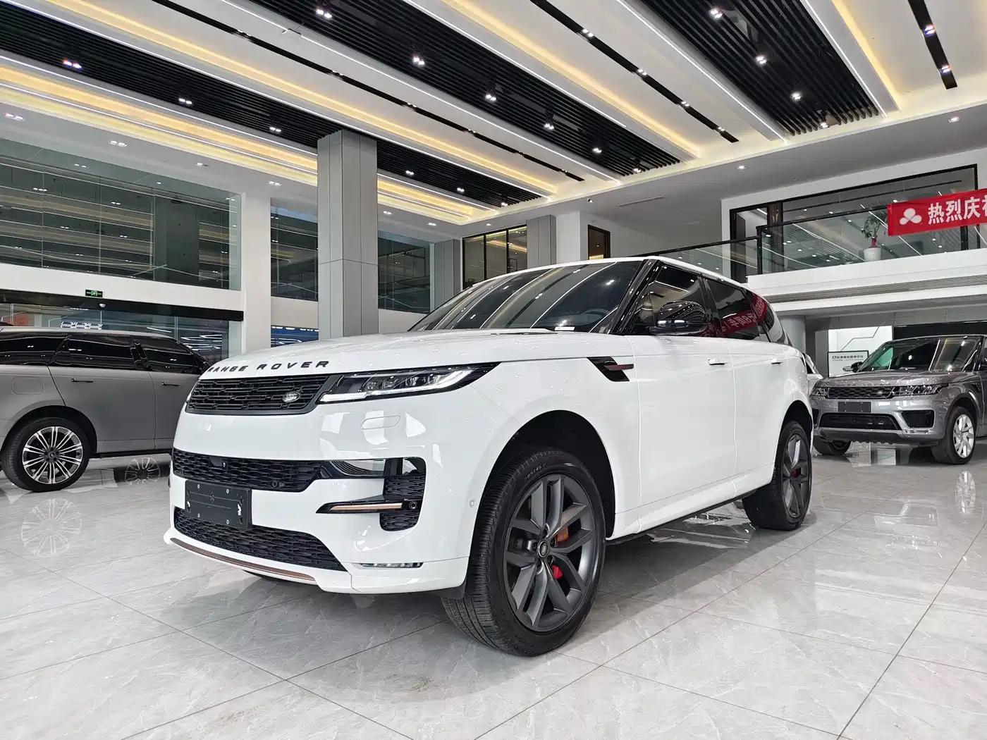 Land Rover Range Rover Sport 2025 400PS Dynamic SE