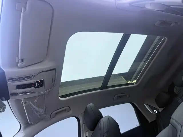 صورة 17 - Hongqi HS3 PHEV