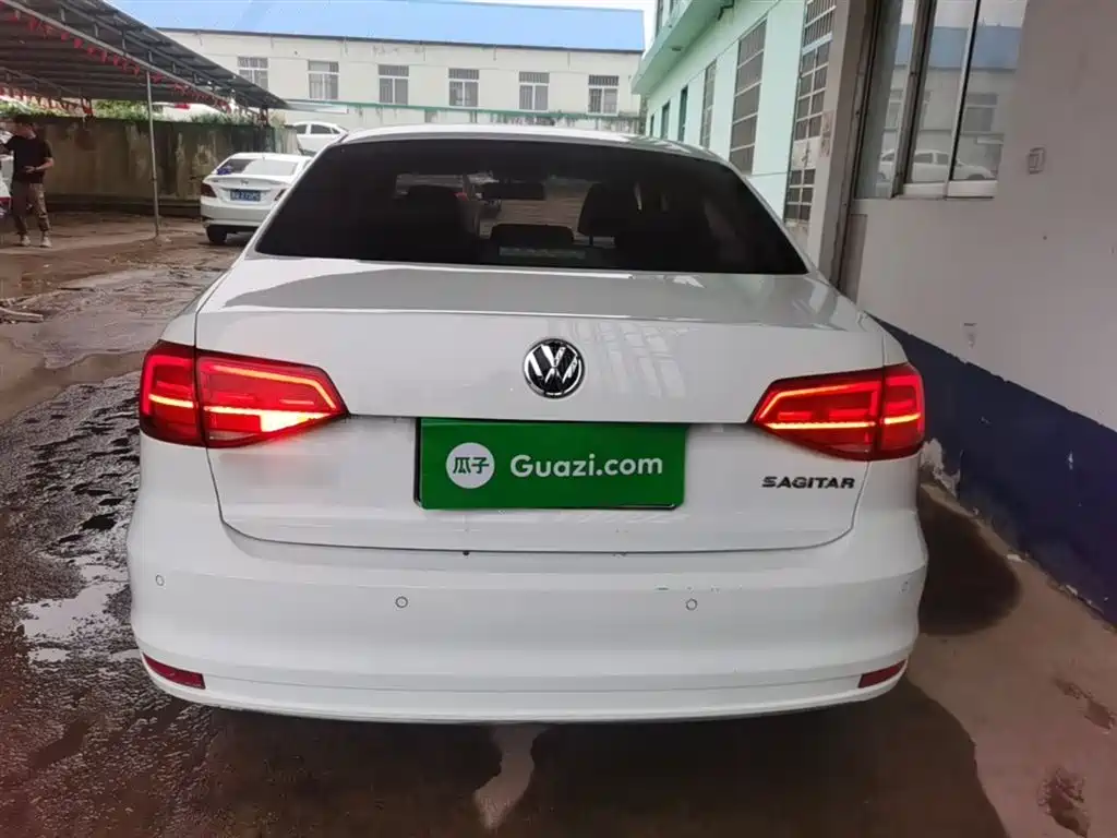 Volkswagen Sagitar 2015 1.6L Automatic Comfort фото 6