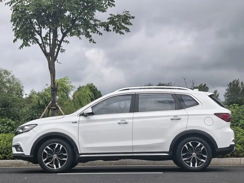 Фото 11 - Roewe RX5