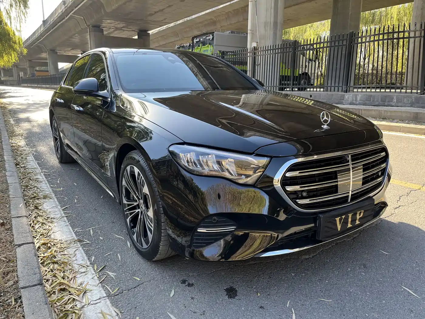 Mercedes-Benz E-Class New Energy 2024 E 350 e L Plug-in Hybrid Sedan фото 3