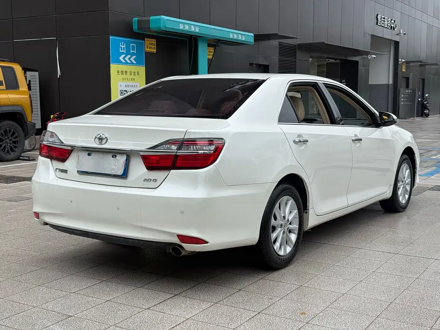 Toyota Camry 2015 2.0G Leading Edition фото 7