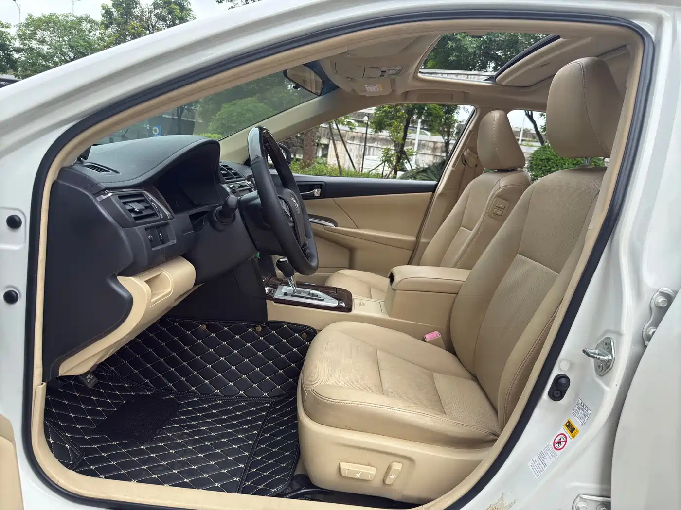 Toyota Camry 2015 2.0G Leading Edition фото 11