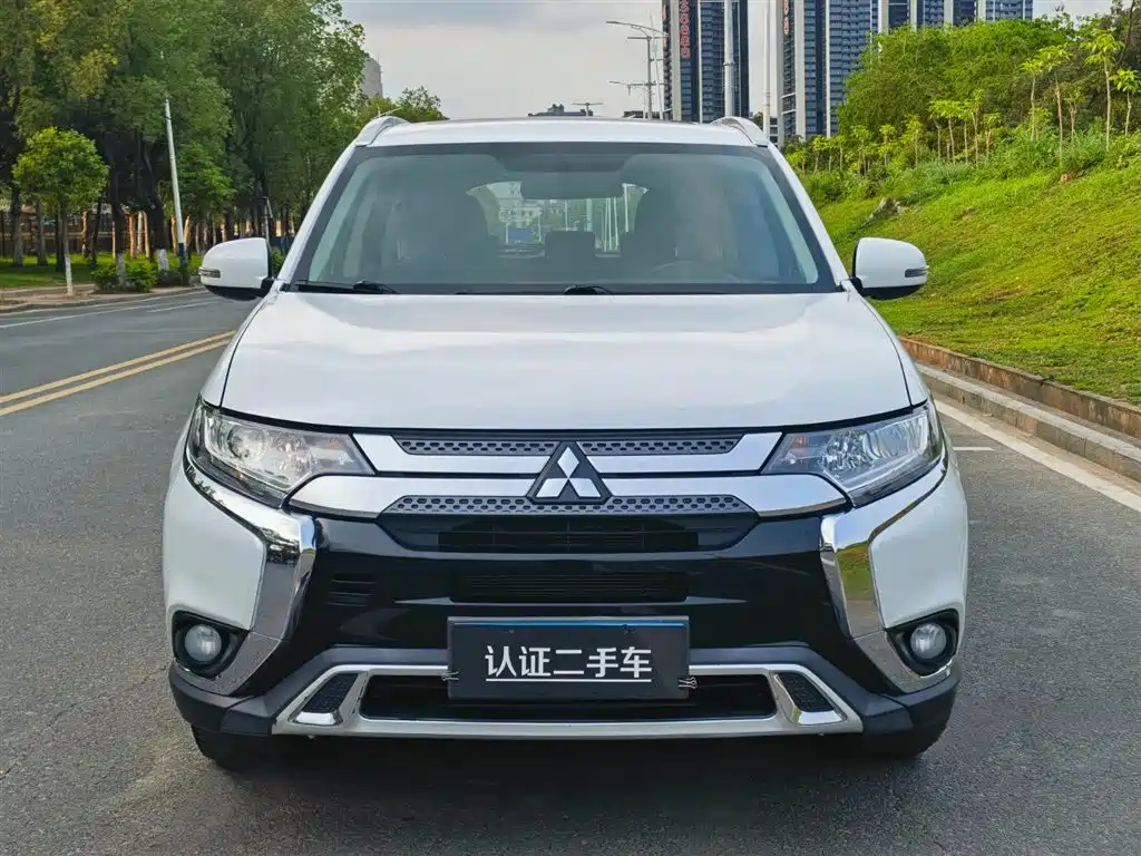 MITSUBISHI OUTLANDER