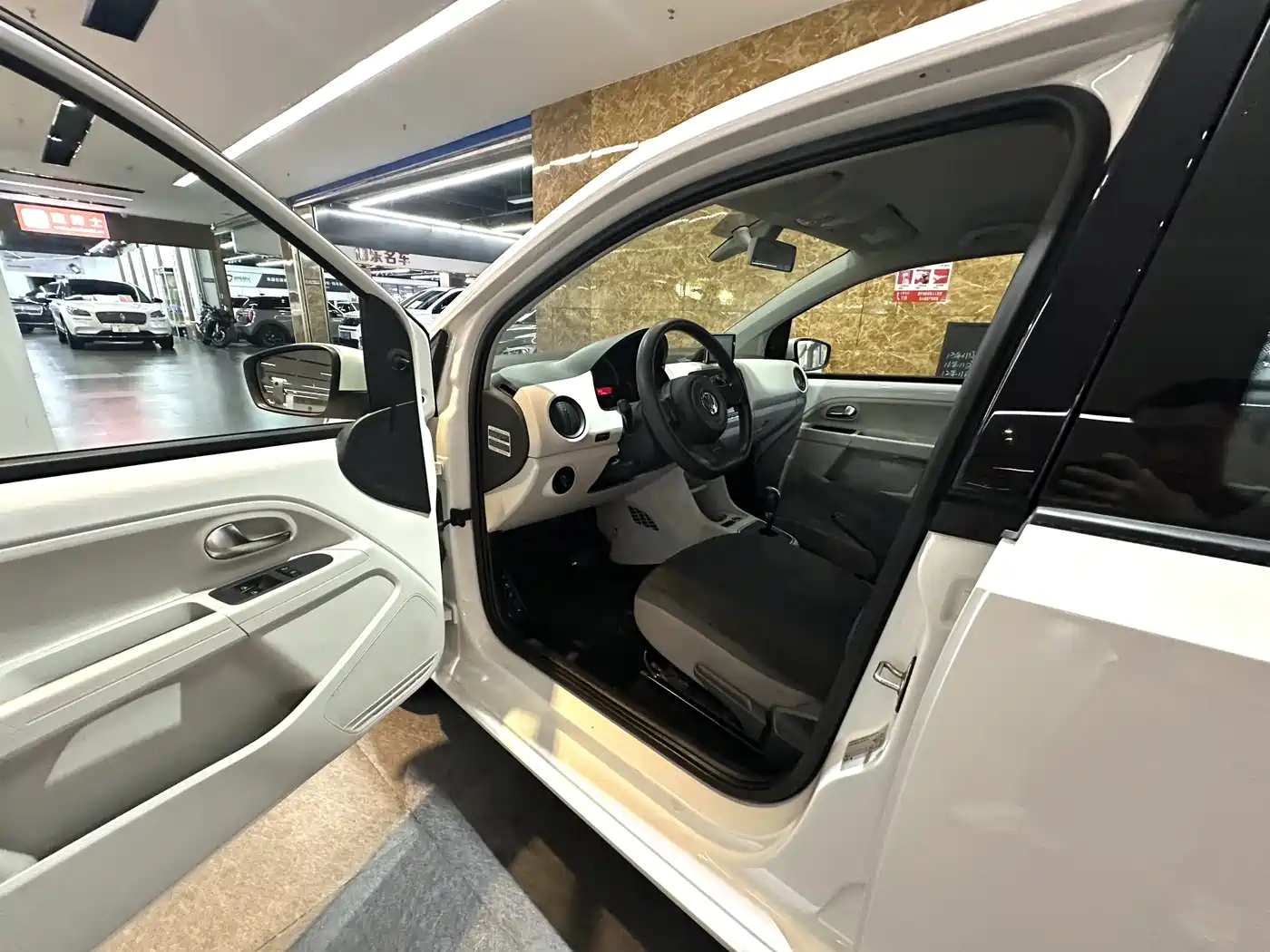 Фото 11 - Volkswagen up!