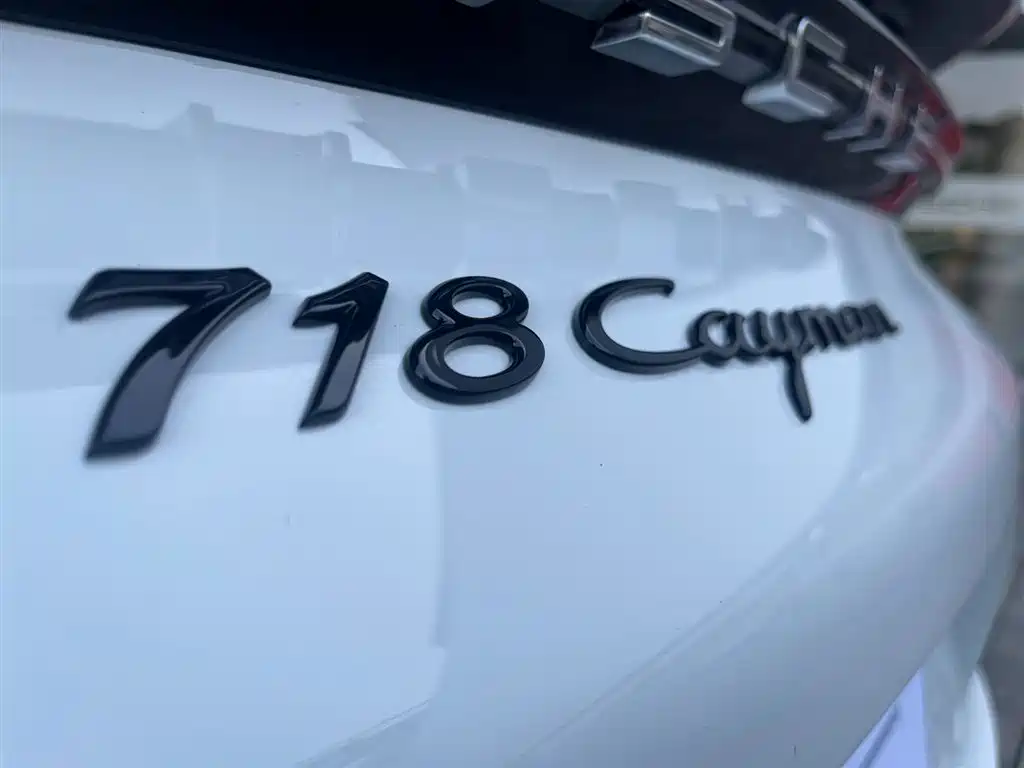 PORSCHE 718