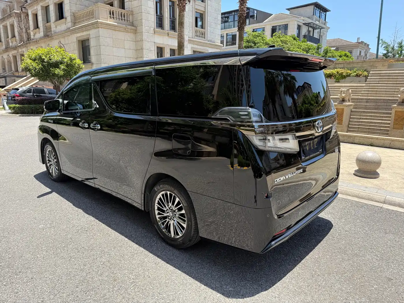 Toyota Vellfire 2023 Crown Hybrid 2.5L HV Luxury фото 4